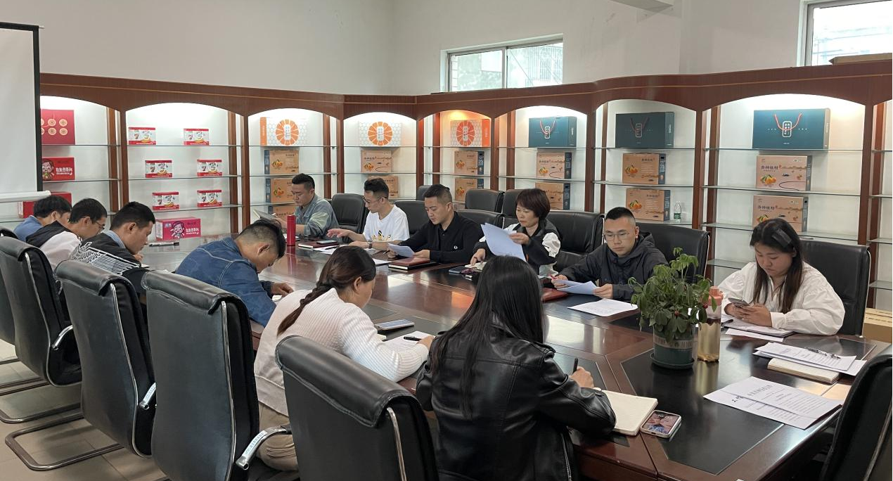 县文化传媒公司召开专题学习会