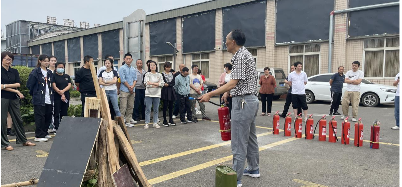县文化传媒公司：开展消防演练 筑牢安全防线